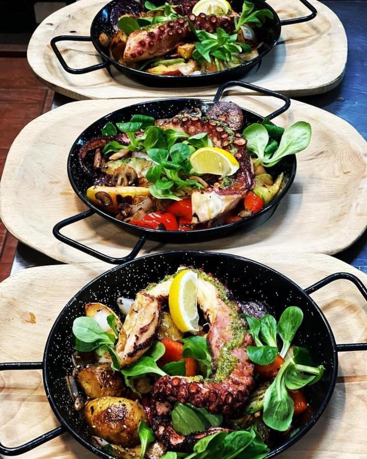 Restauracja I Noclegi Izba Rybacka W Krainie Wygaslych Wulkanow Podgorki Exteriör bild
