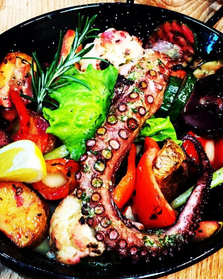 Restauracja I Noclegi Izba Rybacka W Krainie Wygaslych Wulkanow Podgorki Exteriör bild