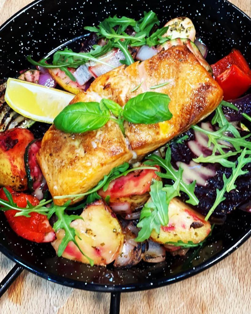 Restauracja I Noclegi Izba Rybacka W Krainie Wygaslych Wulkanow Podgorki Exteriör bild